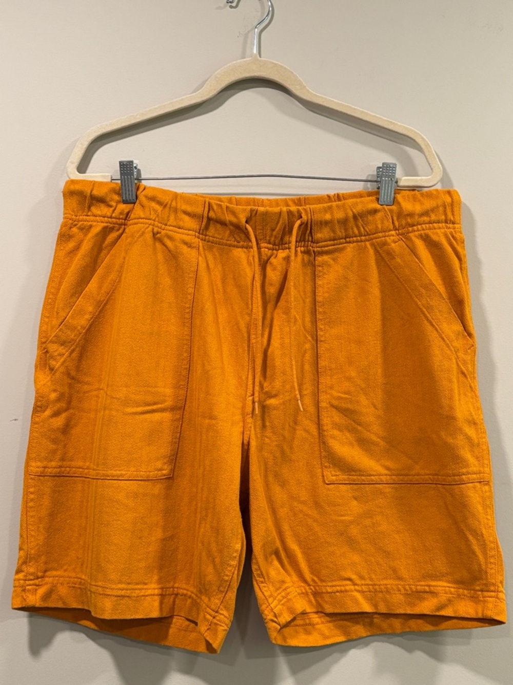 Barnes & Wallace Flat-Front Drawstring Pocket 7" Shorts in Burnt Orange